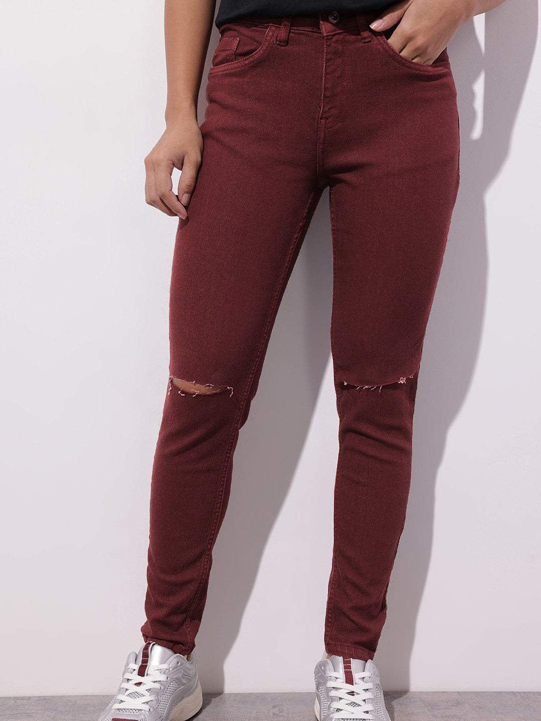 The Roadster Life Co. Women Effortlessly Edgy Slash Knee slim Fit Jeans