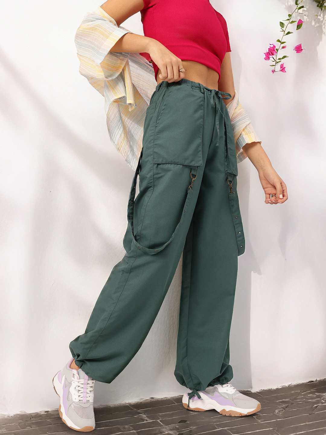 DressBerry Laid-back Fashionable Women Cargo Style Relaxed Joggers