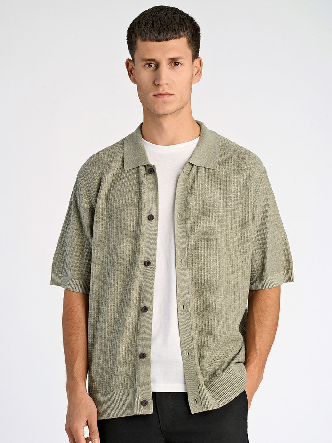 Lindbergh Men Collar Short Sleeve Textured Shirt