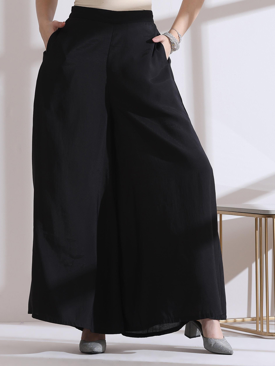 Swtantra Women Airskin Light Black Palazzo Pant