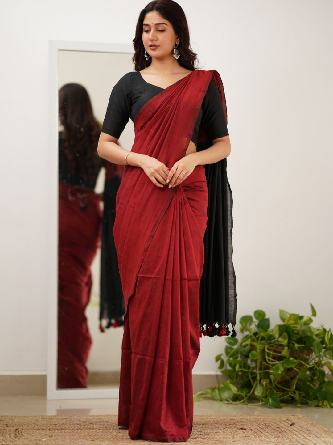 Sutisancha Red Half Black Handloom Cotton Saree