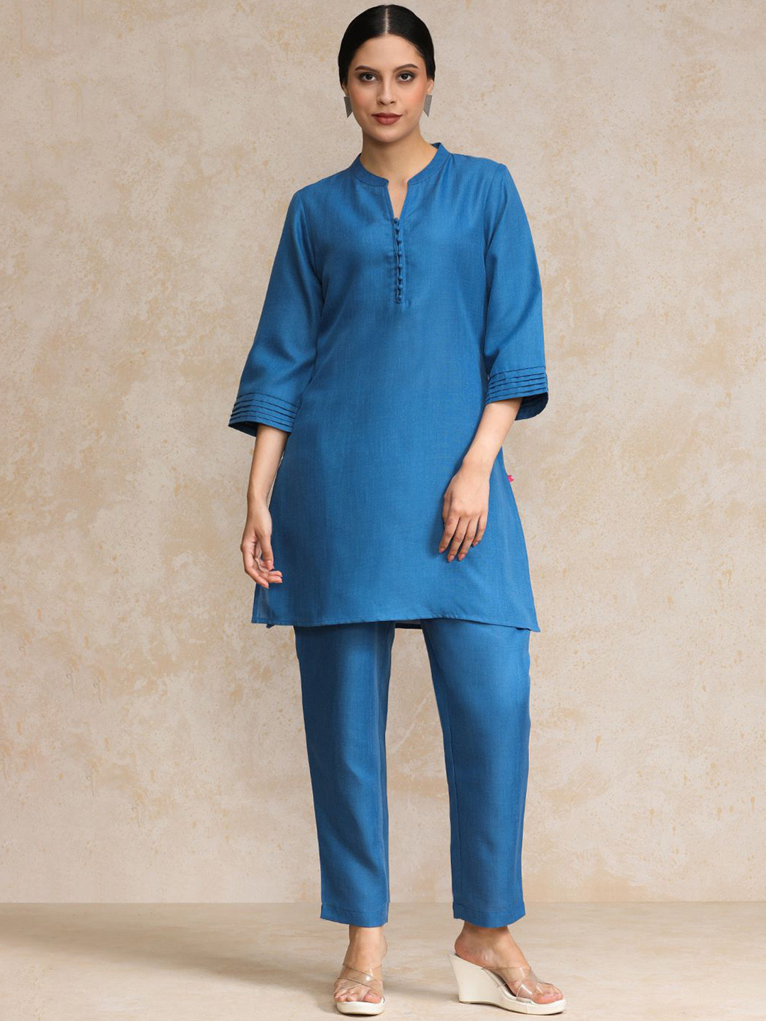 Varanga Women Mandarin Collar Flared Sleeve Republic Day Kurta With Trouser