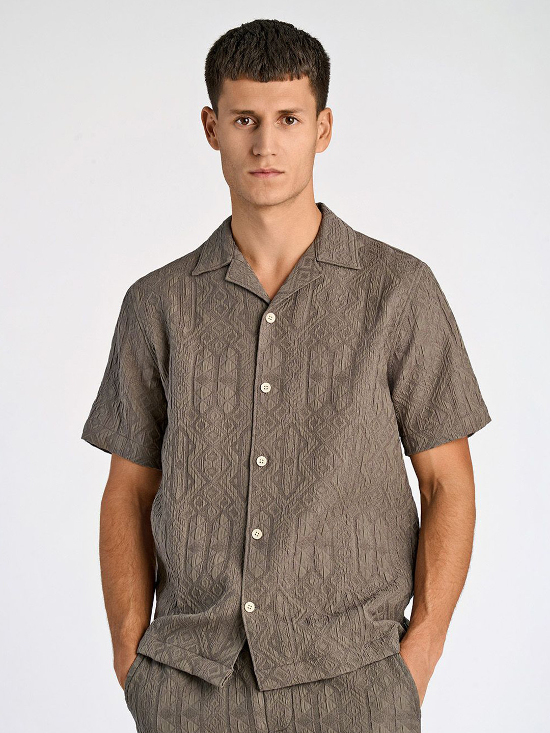 LINDBERGH Men Brown Cuban Collar Short Sleeve Jacquard Geometric Shirt
