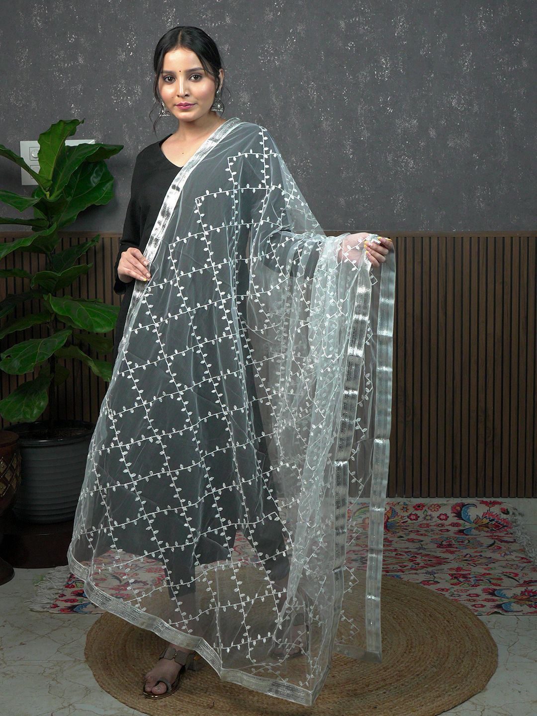 HELLA FASHIONS Ethnic Motifs Embroidered Dupatta