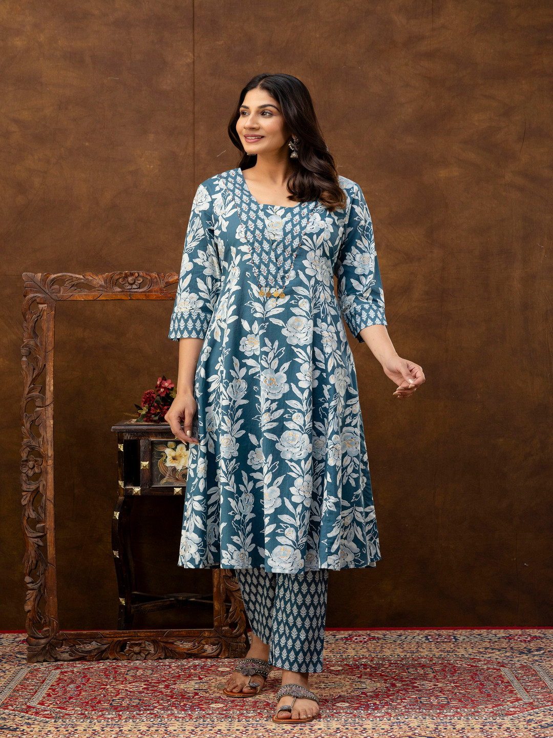 Jarwal Creators Women Floral Printed Regular Gotta Patti Kurta with Trousers