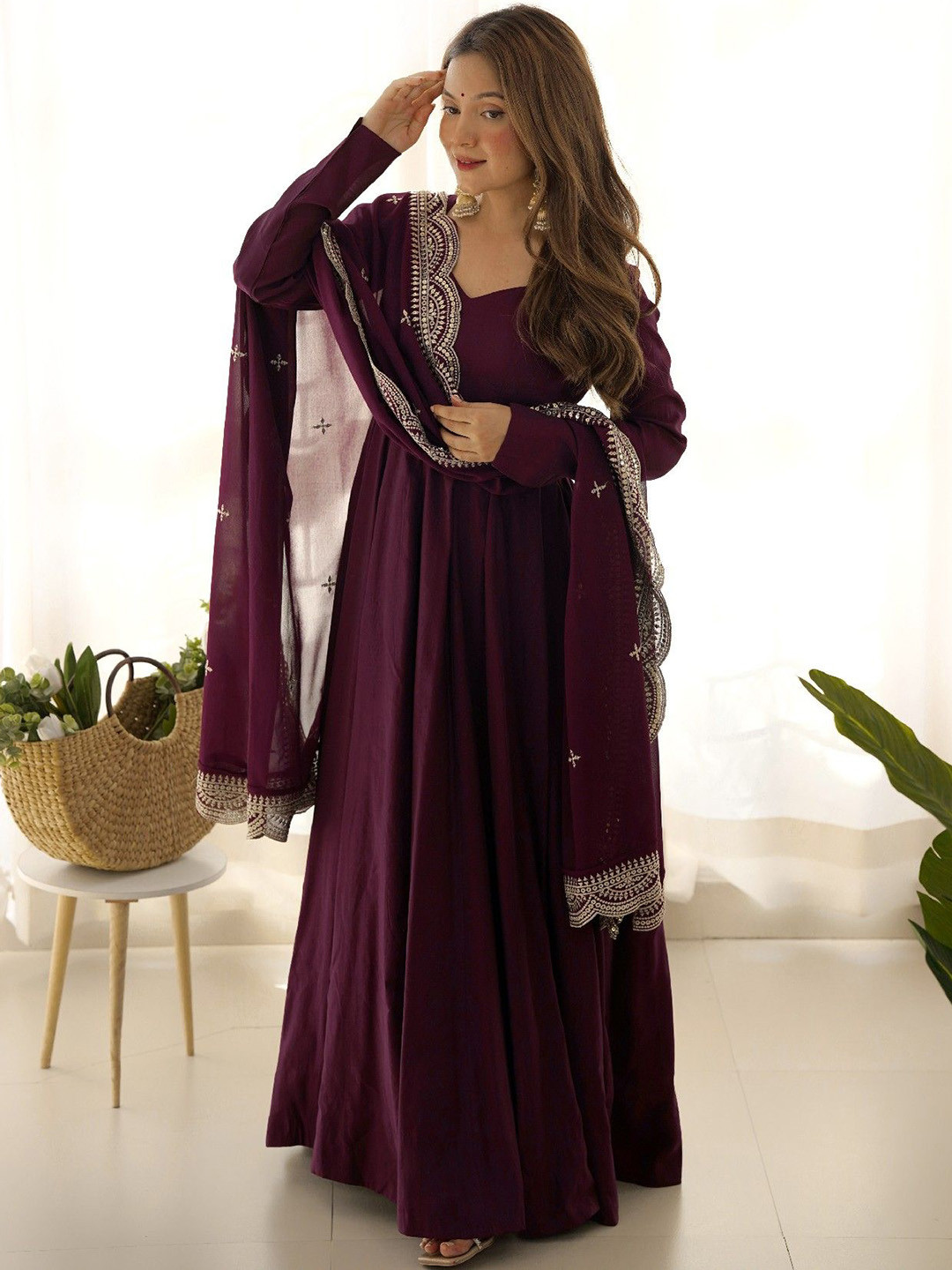 Yara Creation Women Regular Thread Work Chanderi Silk Kurta with Trousers & With Dupatta