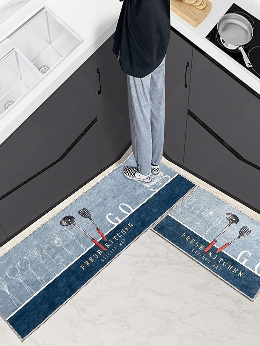 FAVRIA Blue & White 2 Pieces Printed Velvet Waterproof Kitchen Mats