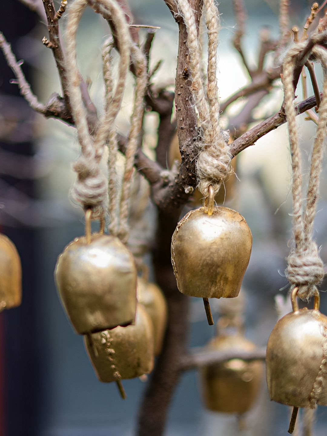 DULI Gold-Toned 10 Pieces Glossy Cowbell Windchimes With Rope