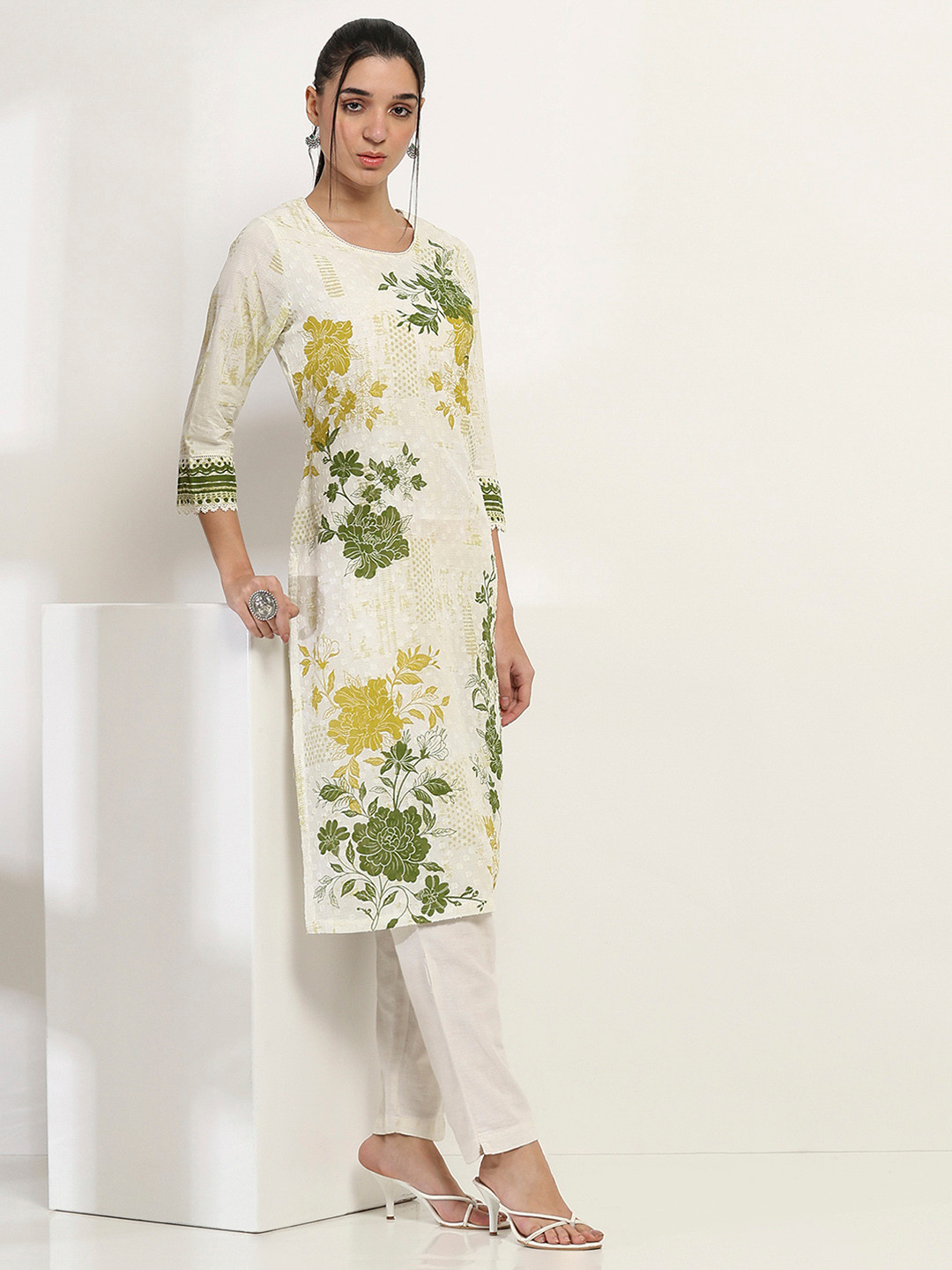 Rangriti Floral Printed Round-Neck Cotton Straight Kurta