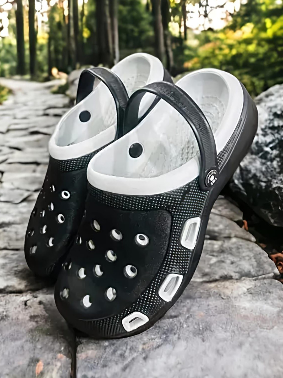 Crazyly Boys Colourblocked Clogs