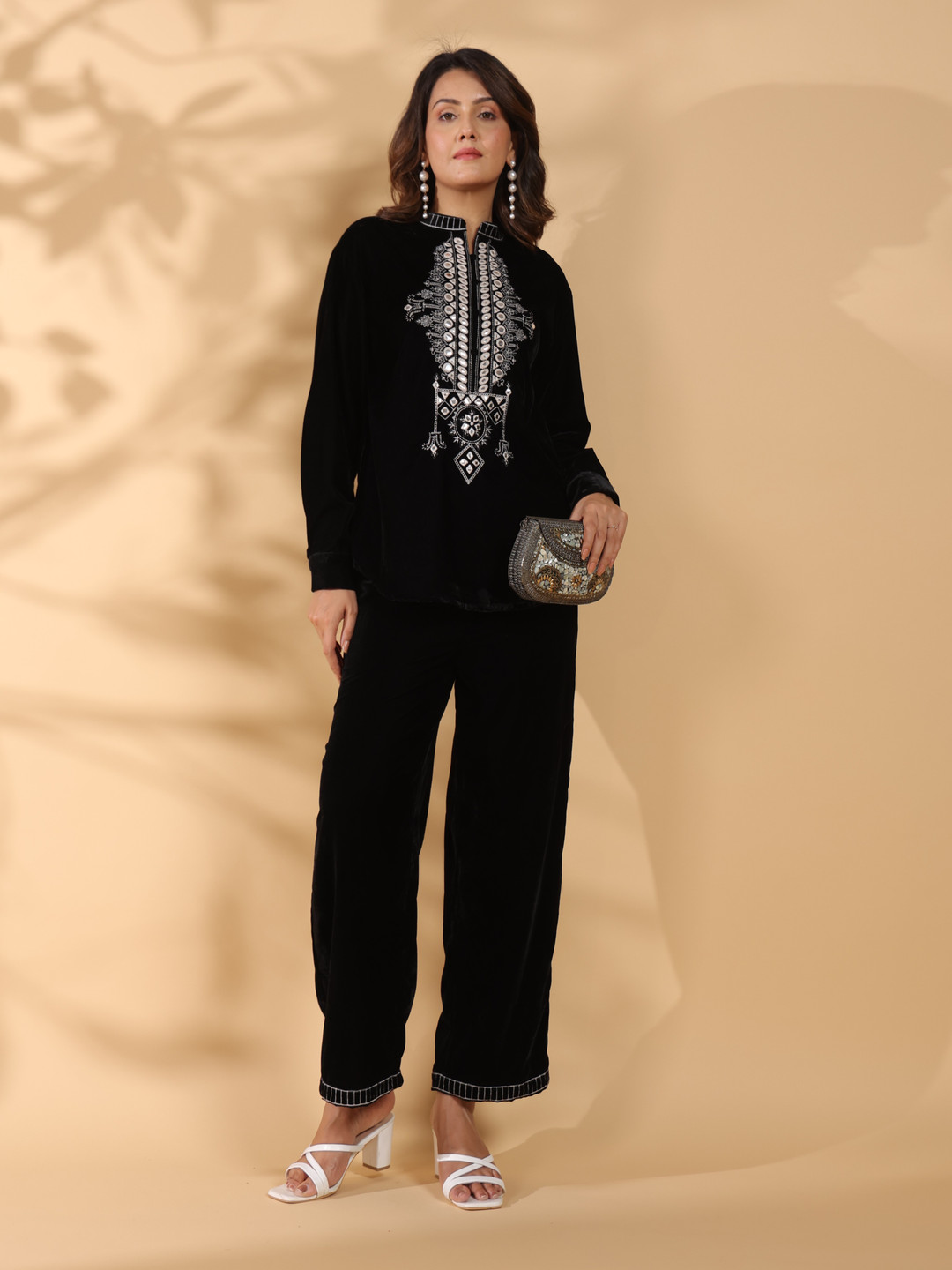STIL O STITCH Ethnic Motifs Embroidered Mandarin Collar Velvet Tunic & Trousers