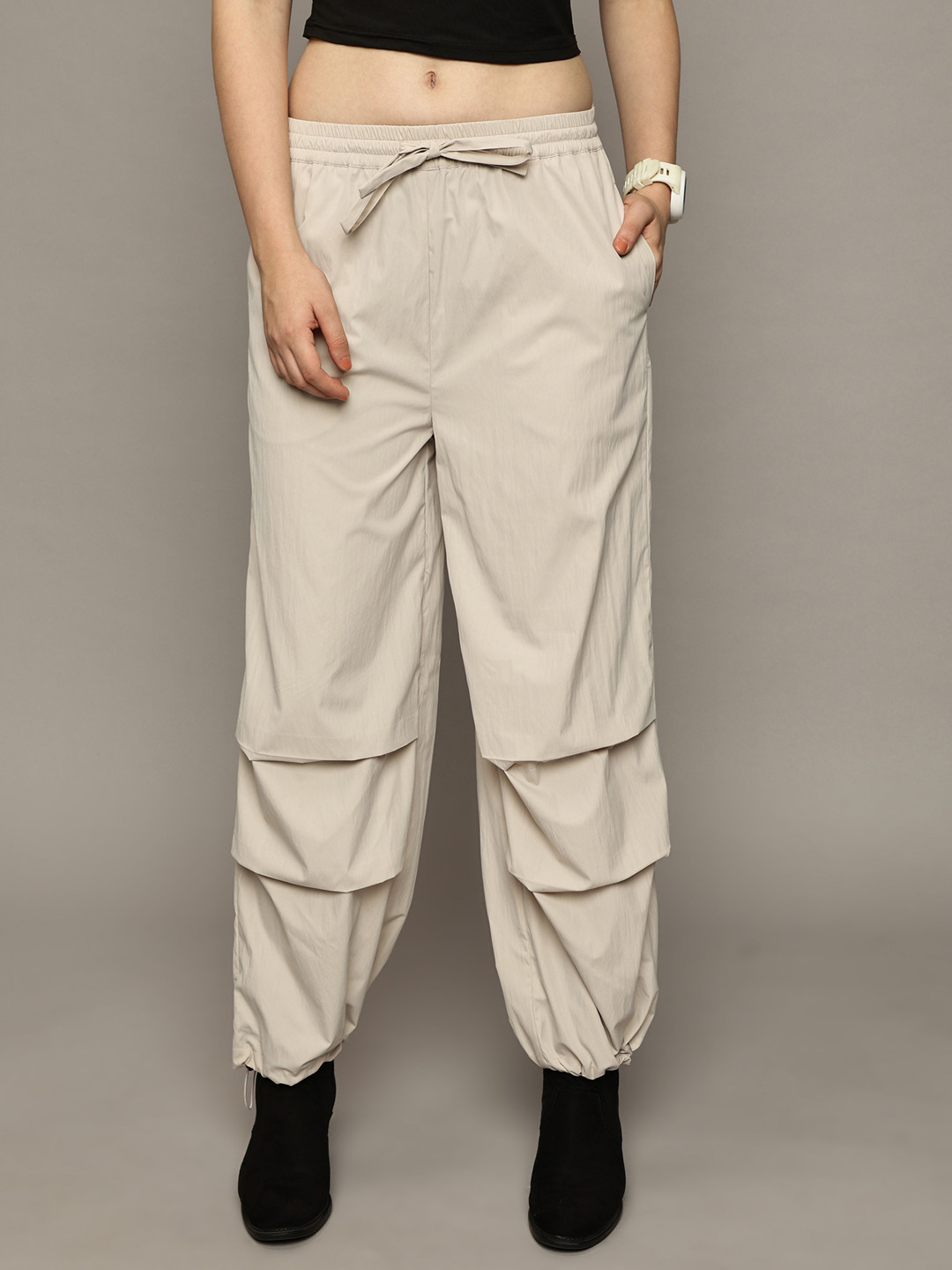 Roadster Women Solid Parachute Trouser