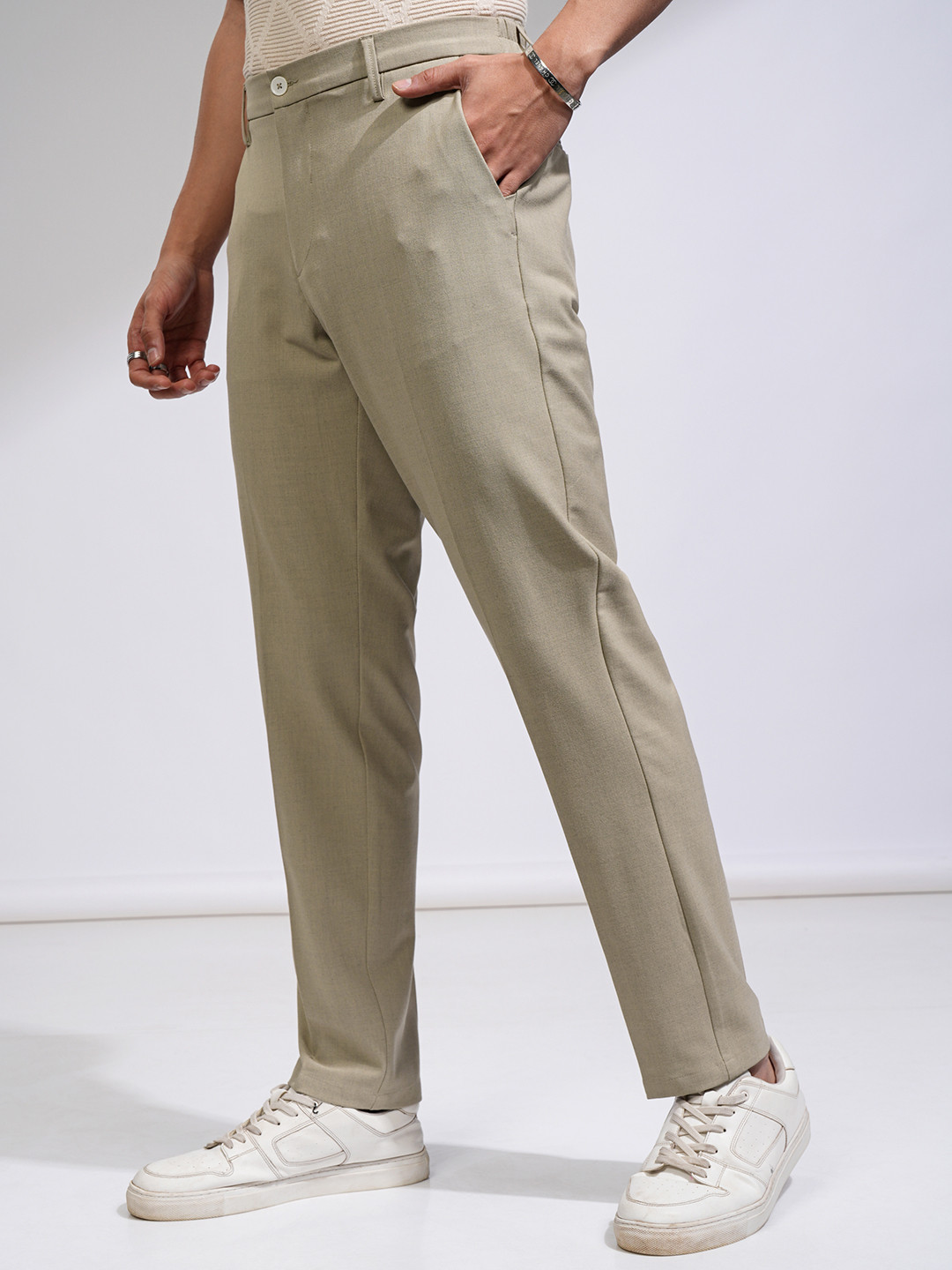 Thomas Scott Men Cotton Mid-Rise Original Cargos Relaxed Fit Trousers