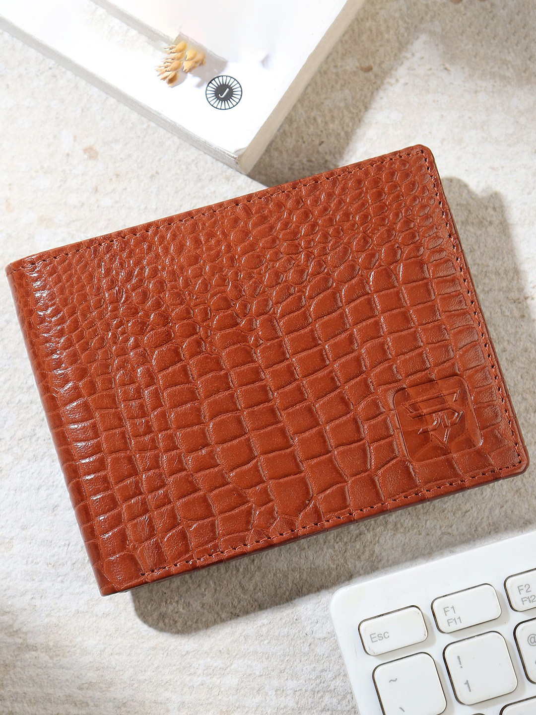 JND Men Geometric Textured Leather Two Fold Wallet