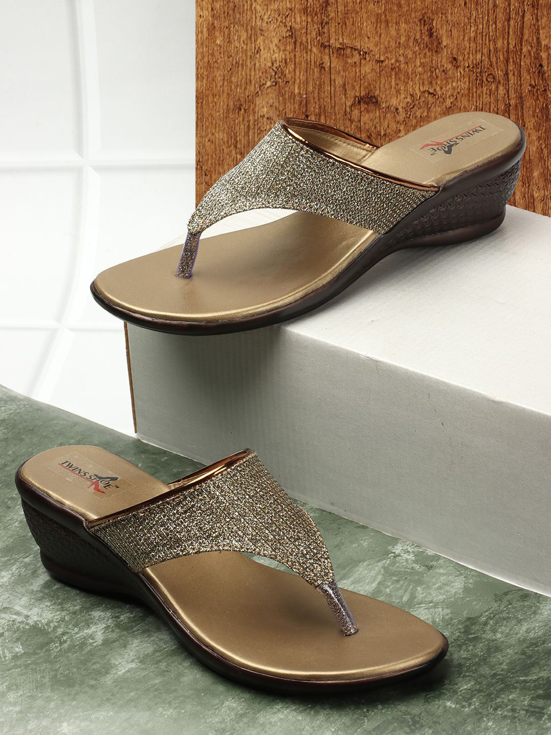 TWINSSHOE Embellished Comfort Sandals