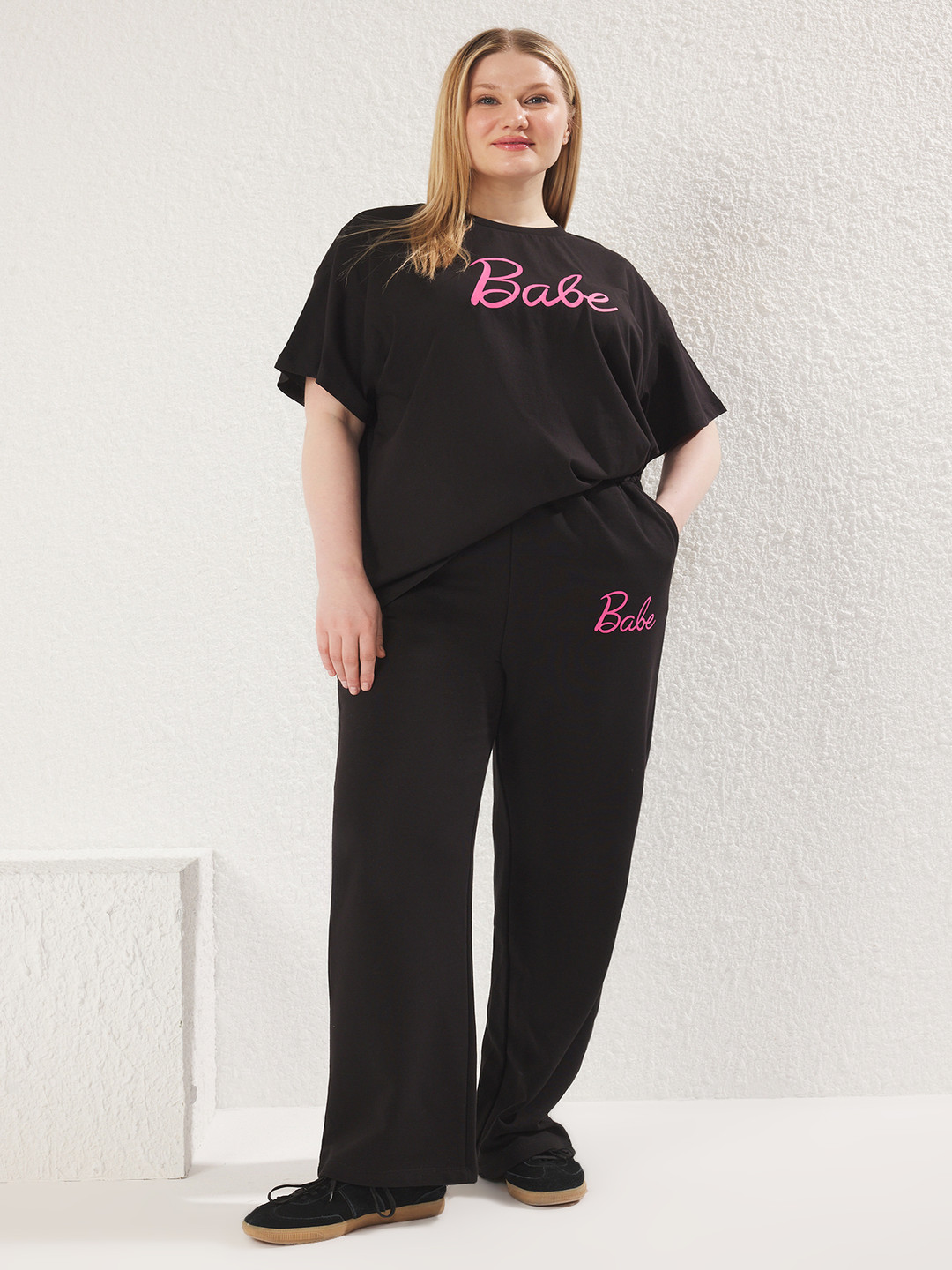 Trendyol Siyah Printed Pure Cotton Round Neck T-Shirt & Trousers