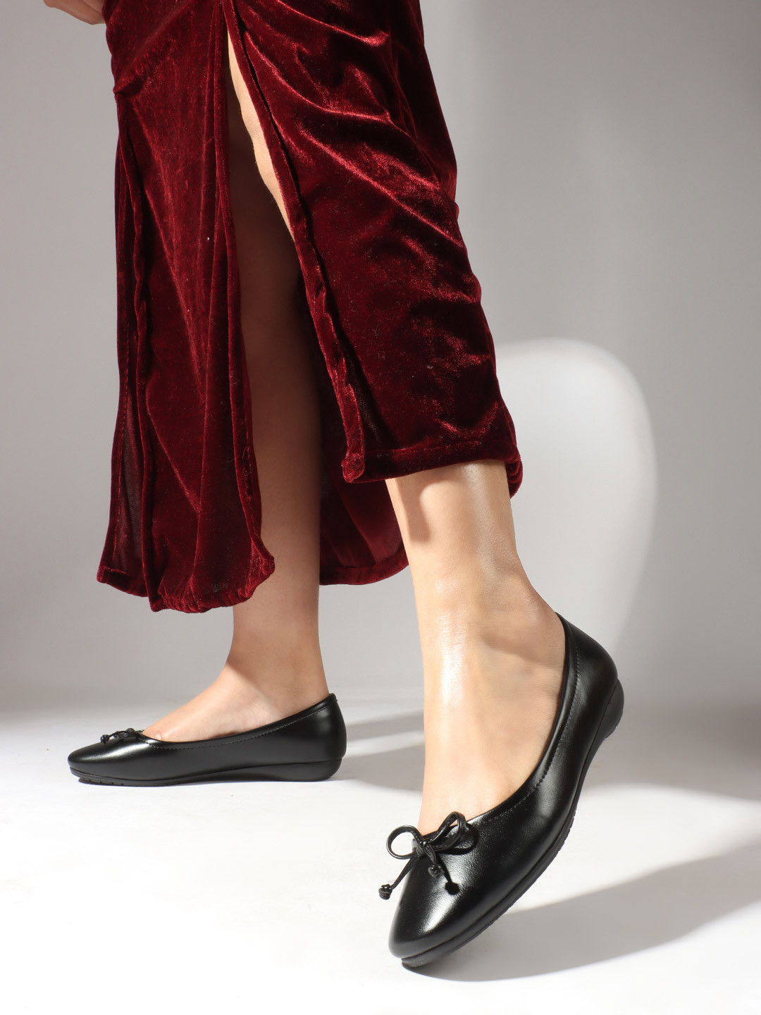 Carlton London Women Mojaris with Bows Flats