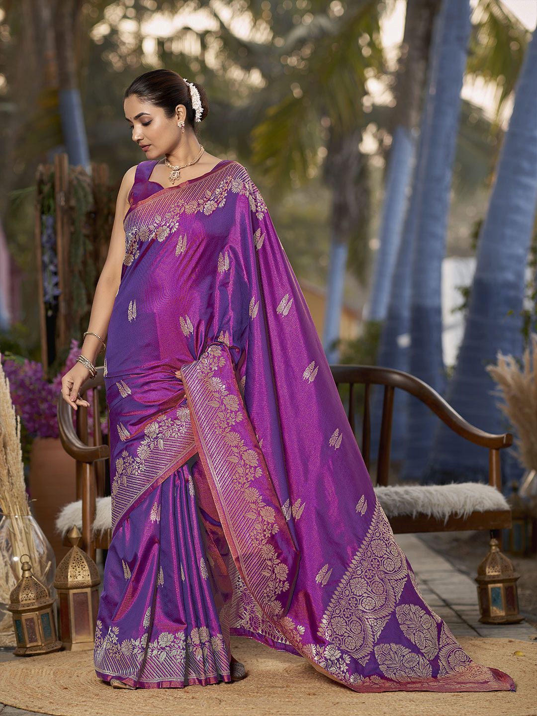 MANOHARI Woven Design Zari  Banarasi Saree