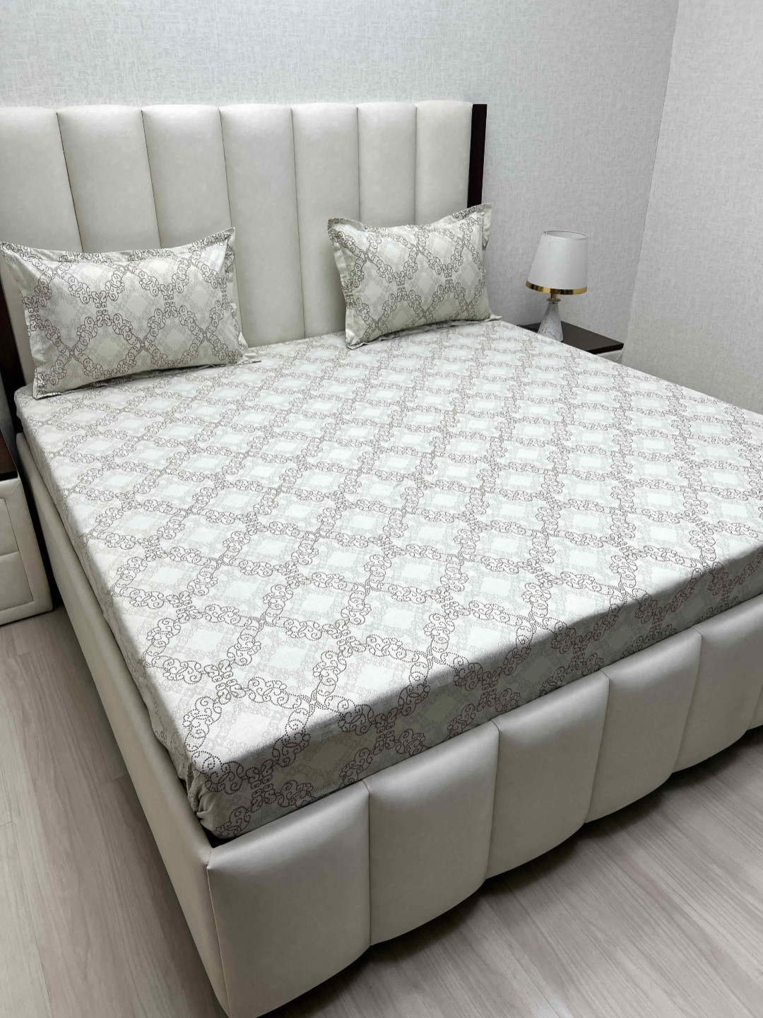 Pure Decor Ruby Green Graphic Cotton 180 TC Fitted Queen Fine Bedsheet with 2 Pillow Covers-182.8 x 193.04 x 30.48 cm