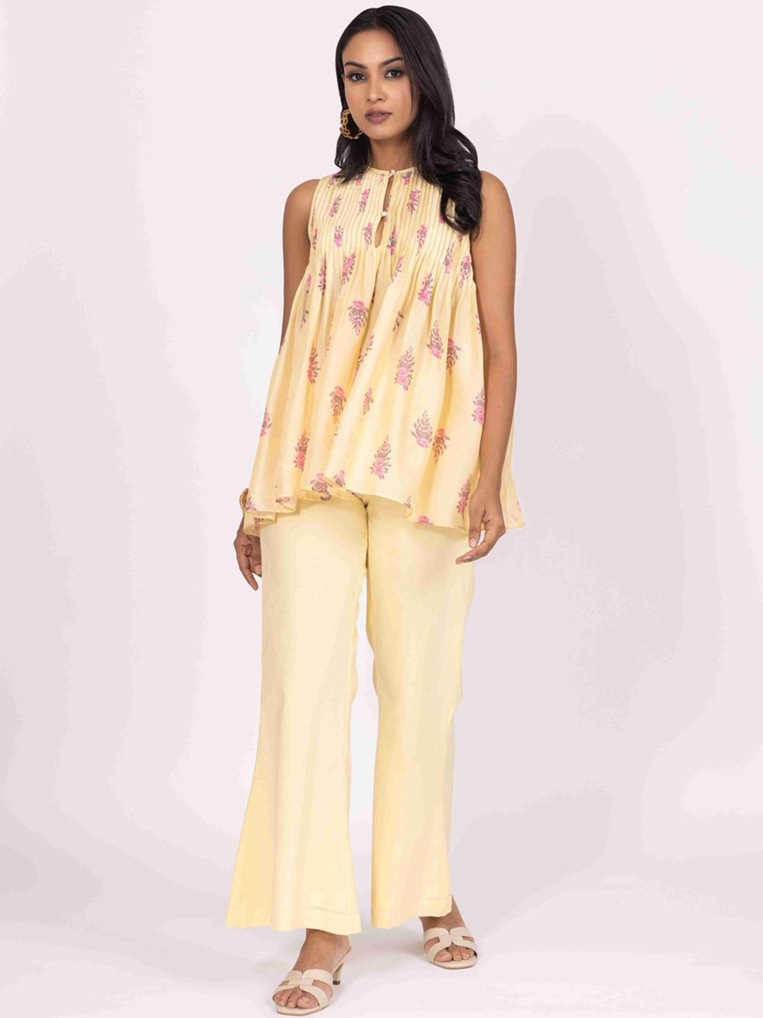 Label Naariti Floral Printed Keyhole Neck Pleated Top With Trousers