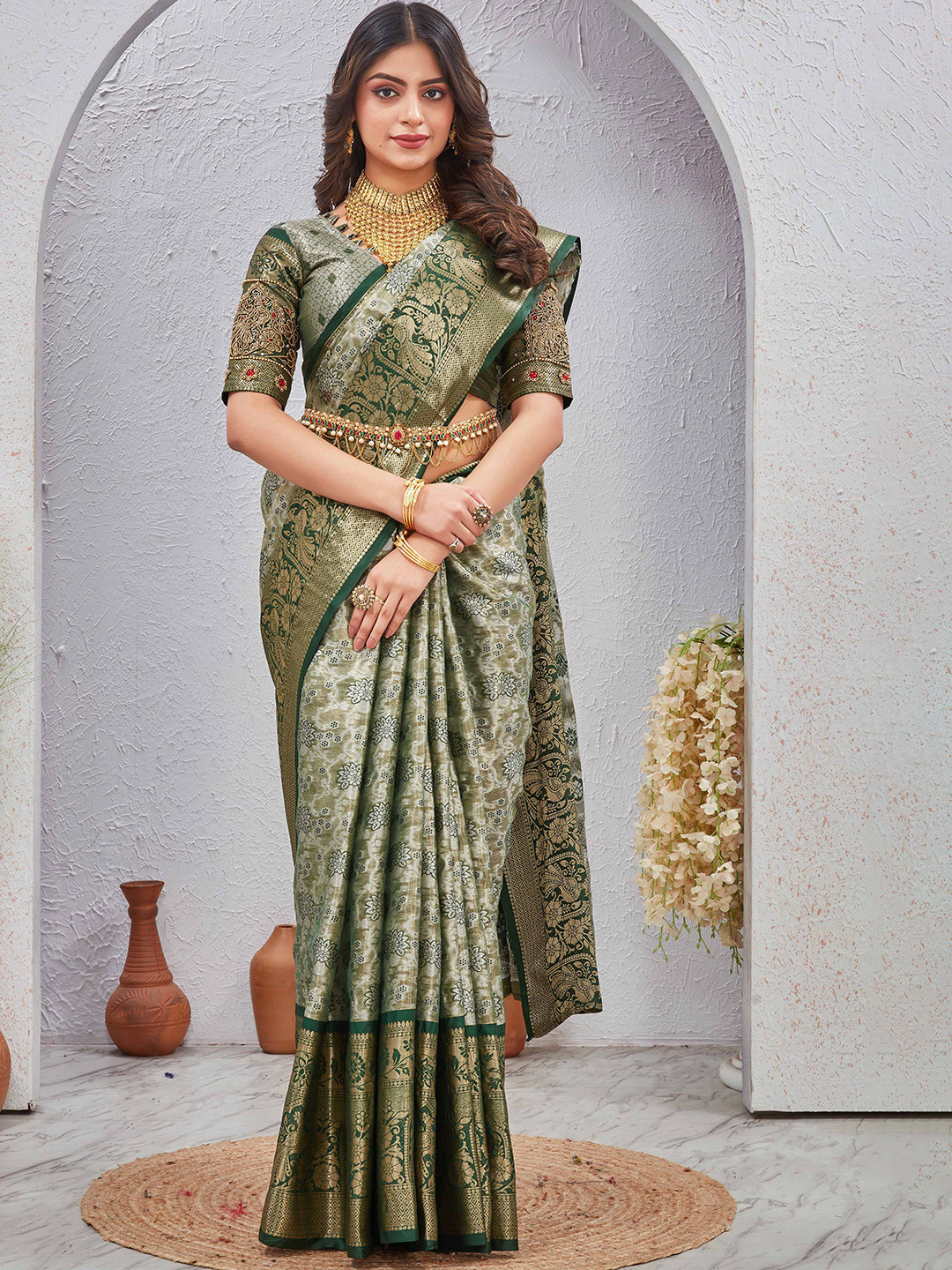 Tankori Floral Aari Work Silk Blend Fusion Kanjeevaram Saree