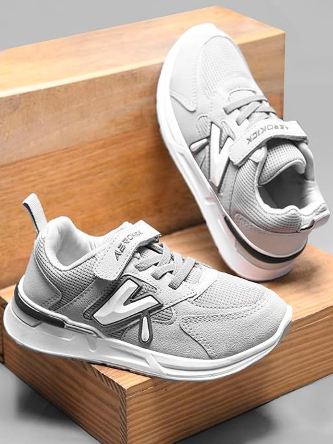 AEROKICK Unisex Kids Woven Design Sneakers