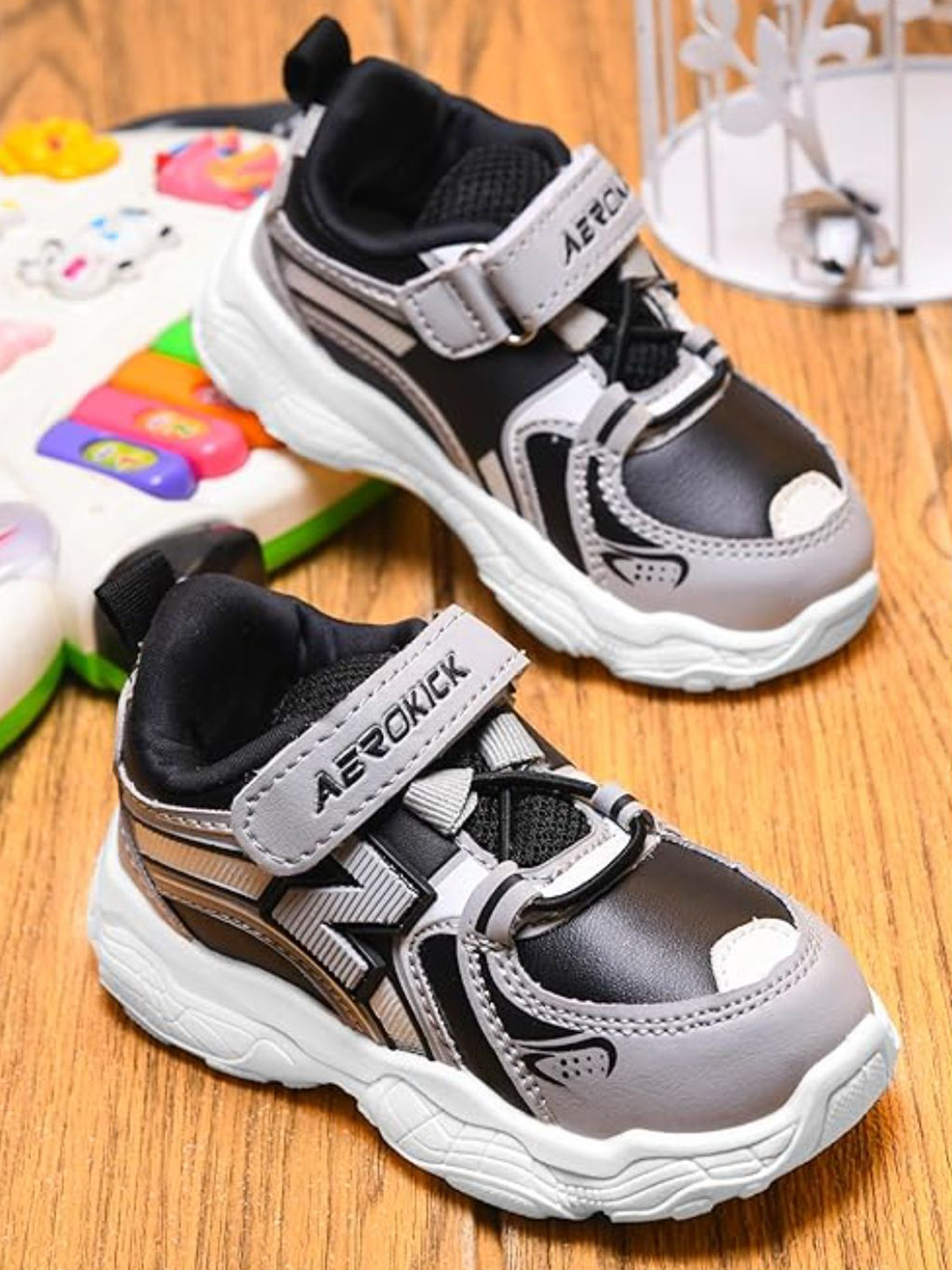 AEROKICK Unisex Kids Woven Design Slip-On Sneakers