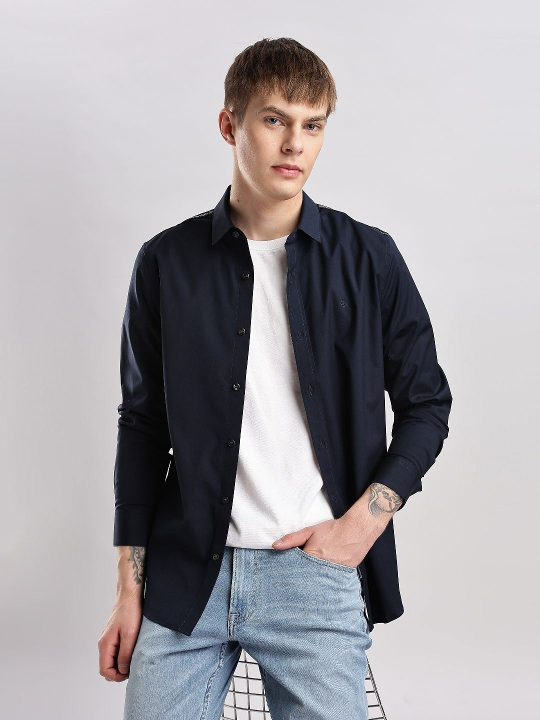 Calvin Klein Jeans Men Classic Slim Fit Opaque Casual Shirt