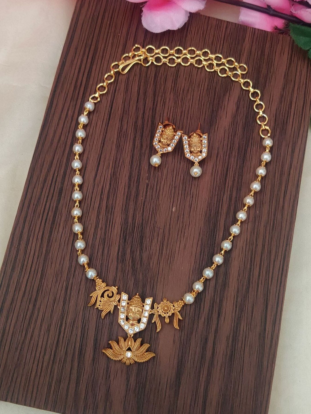 Rangrozo Jewellery Gold-Plated Artificial Stones Studded Jewellery Set