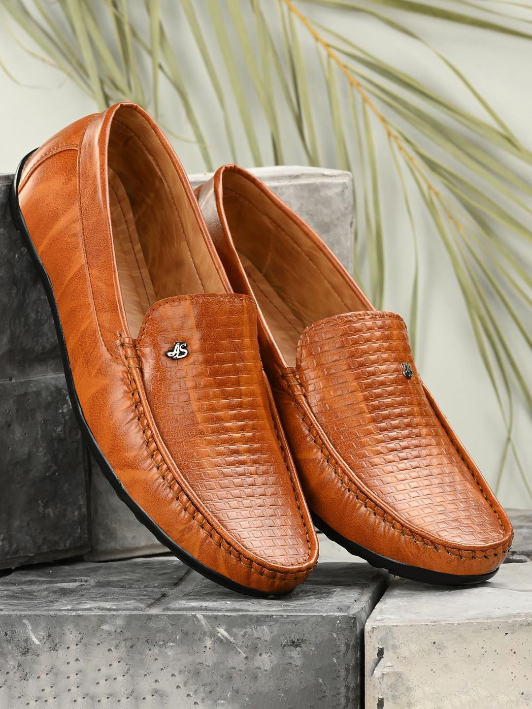 Shoe Island Men Textured Loafers