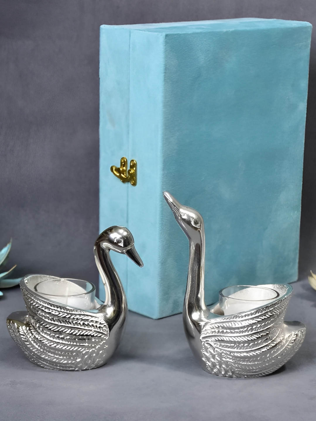 THE HOME CO. Silver-Toned Set of 2 Candle Holder