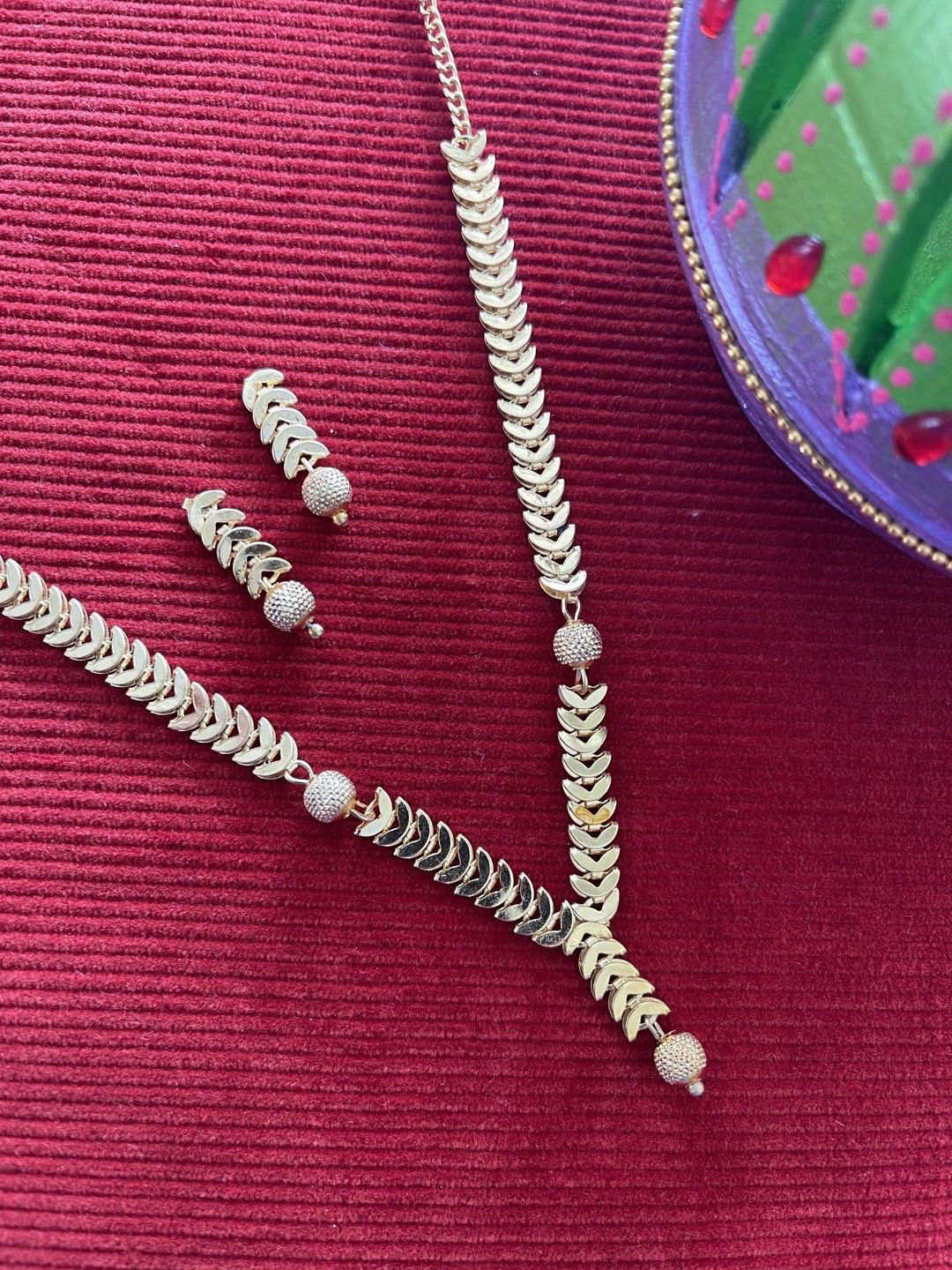 Digital Dress Room Gold-Plated Leaf-Design Jewellery Set