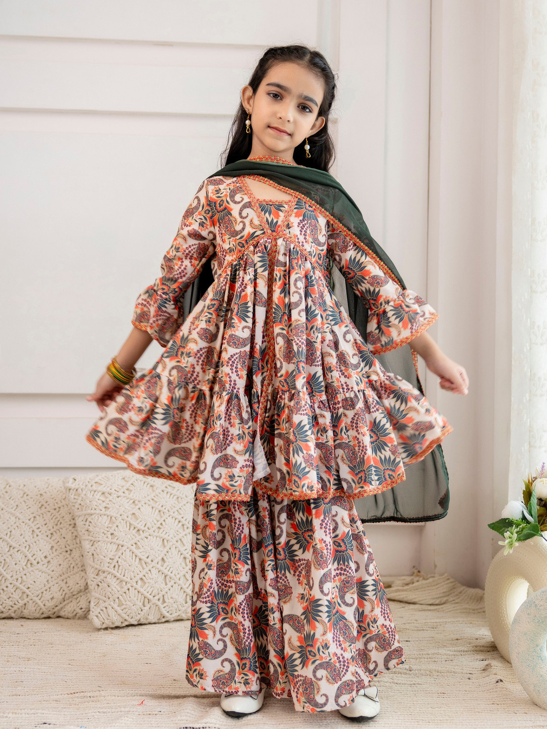 Cutiediva Girls Floral Printed Regular Thread Work Kurta with Sharara & With Dupatta