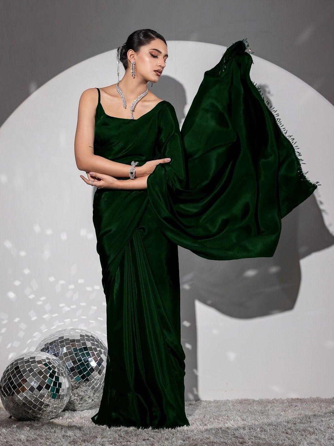 Swtantra Healthify Green Saree with Lace and Blouse Fabric