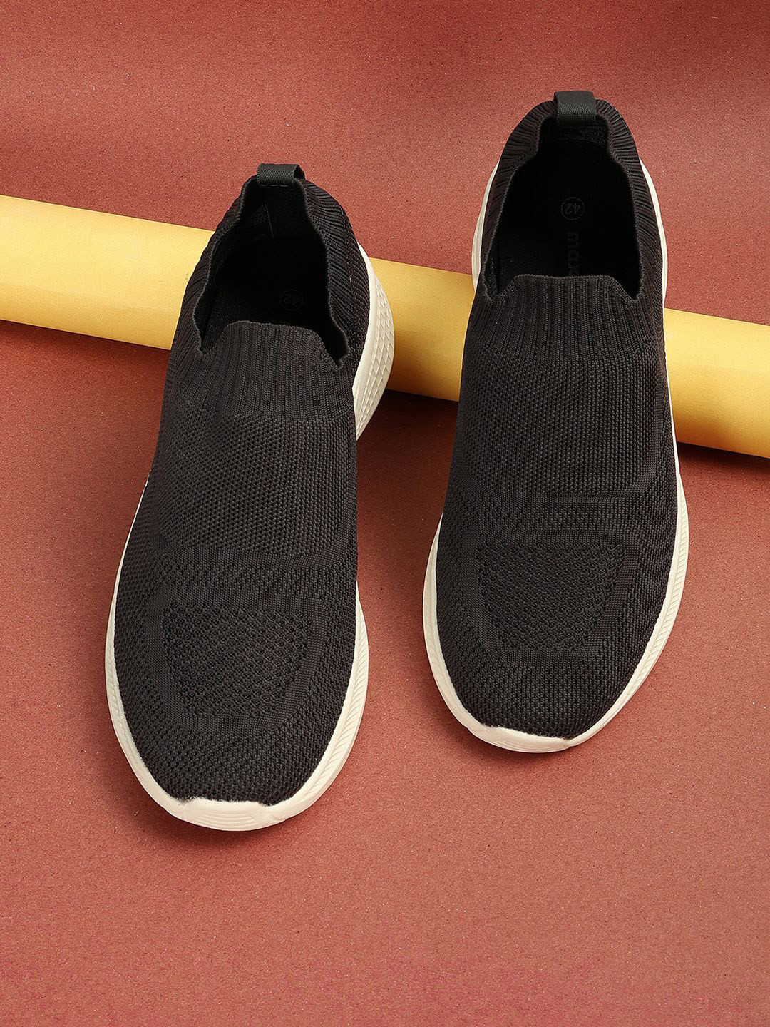 max Men Woven Design Walking Shoes