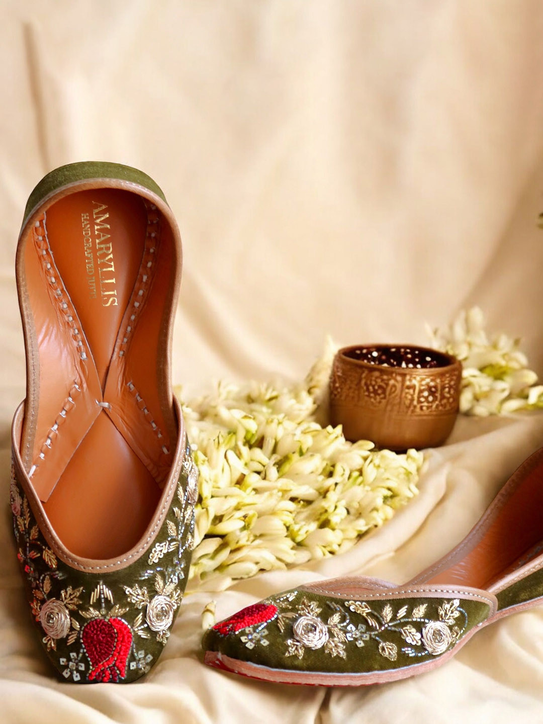 Amaryllis for her Women Green-Coloured Embellished Ethnic Mojaris