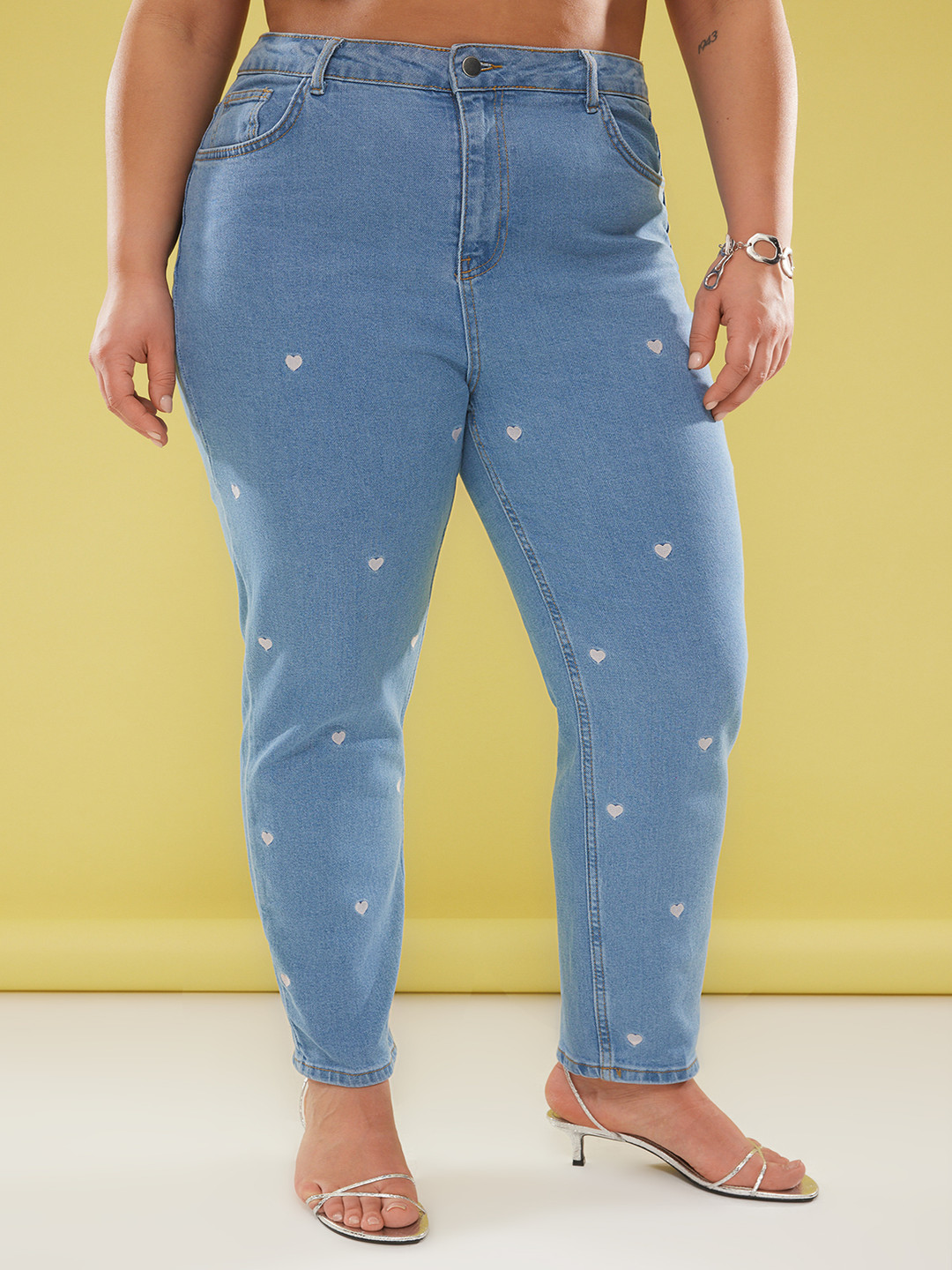 Trendyol Women Mid-Rise No Fade Highly Distressed Jean