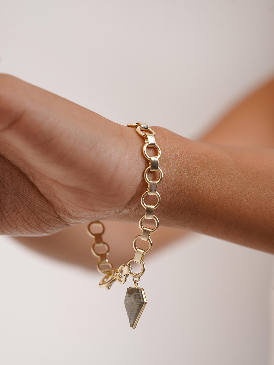 ROYAL PITARAH Women Brass Onyx Handcrafted Gold-Plated Link Bracelet