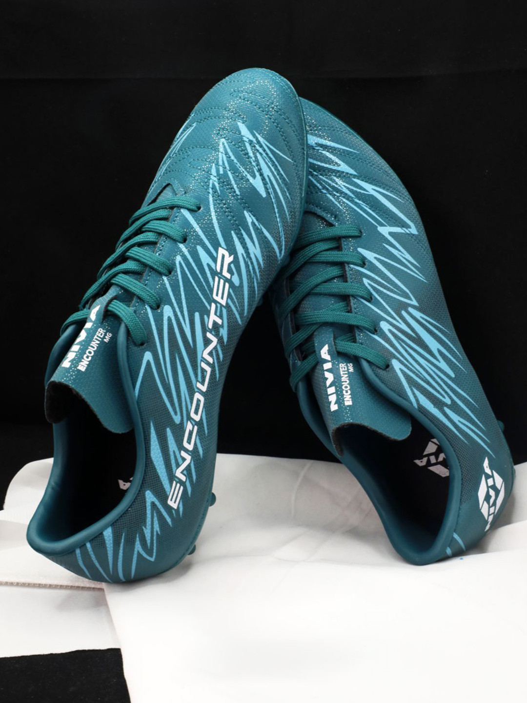 Nivia  Men Green Encounter MG 11 Futsal Shoe