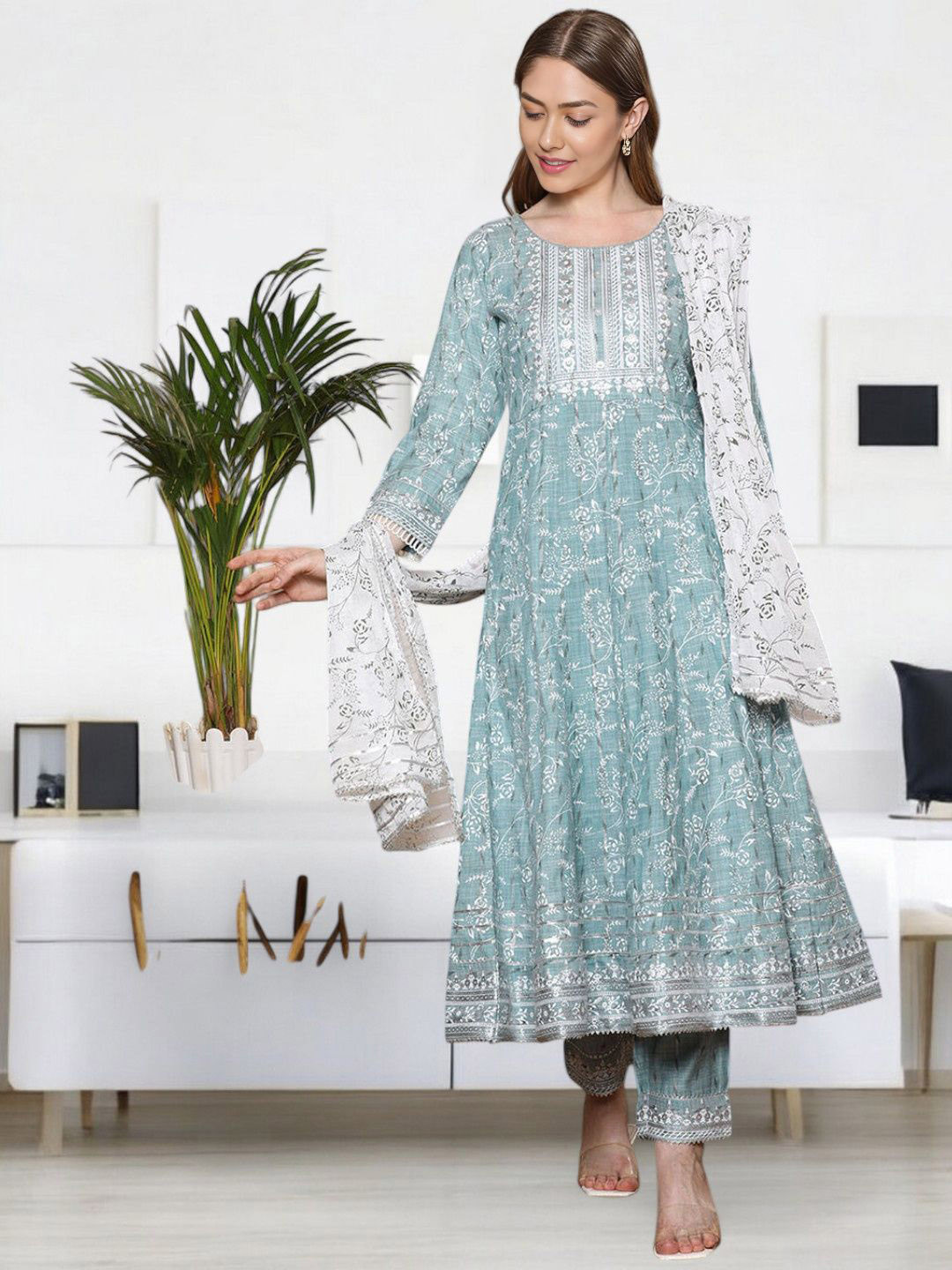 Jeff co-op Women Floral Printed Panelled Gotta Patti Kurta with Trousers & With Dupatta