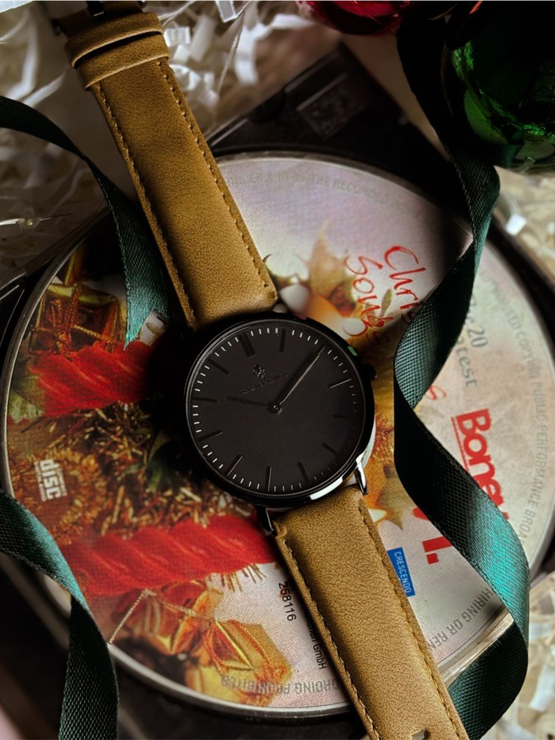 FOREVER SAINTS Men Brass Patterned Dial & Leather Straps Analogue Watch FSCM101NL01A