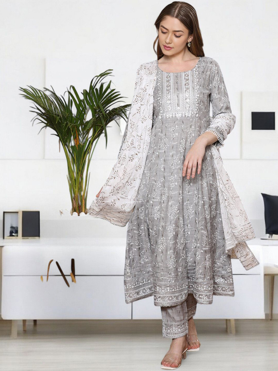 Jeff co-op Women Floral Printed Panelled Thread Work Kurta with Trousers & With Dupatta