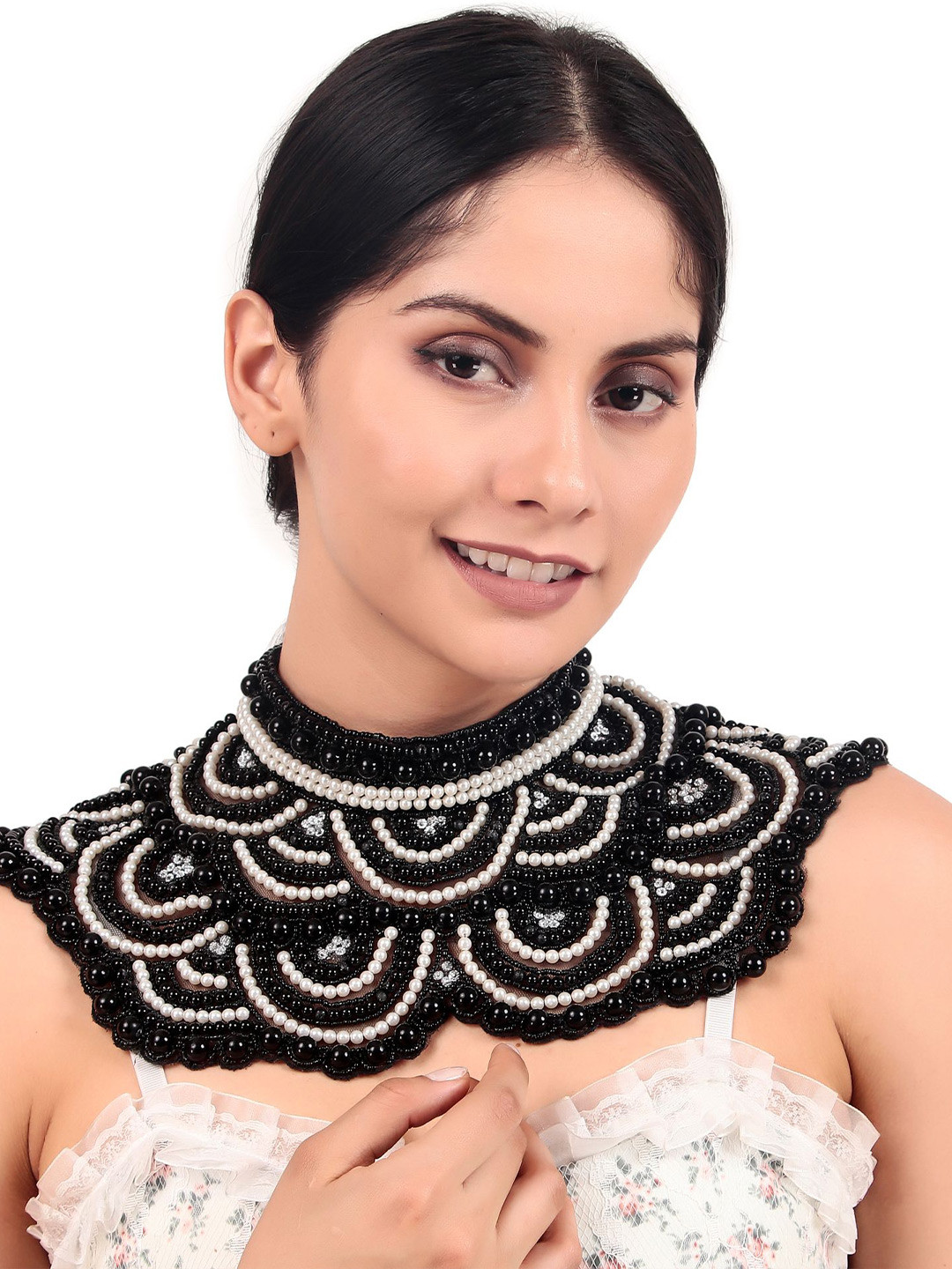 AQSA BOTIQUE Stone-Studded Necklace