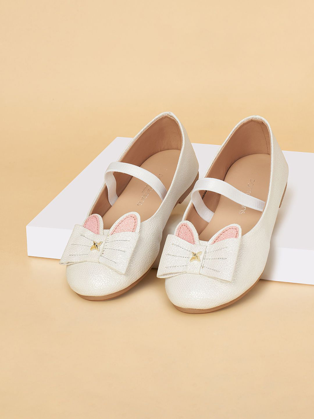 Pantaloons Junior Girls Fashion with Bows Flats