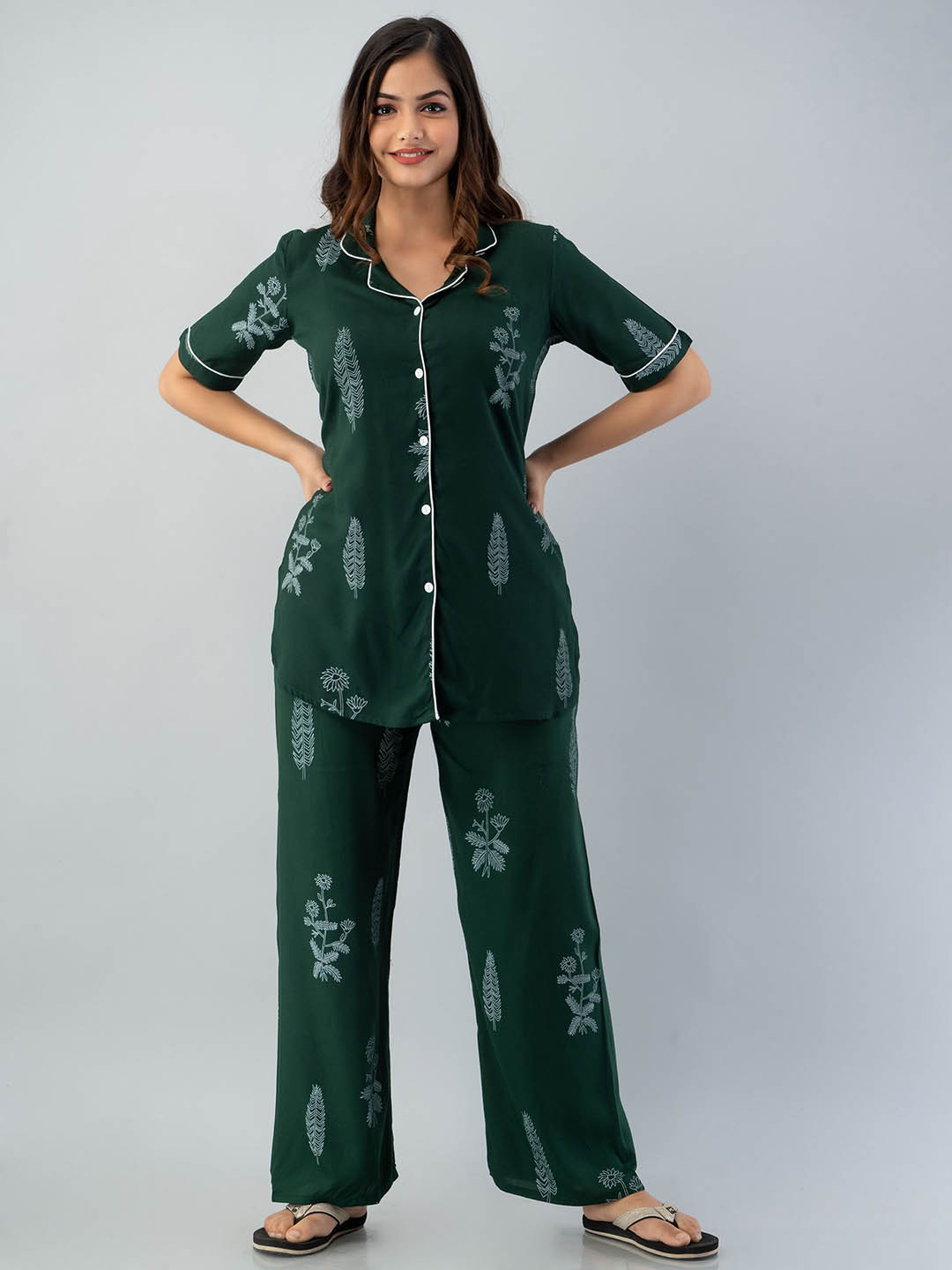 TRINABH Women Printed Night suit