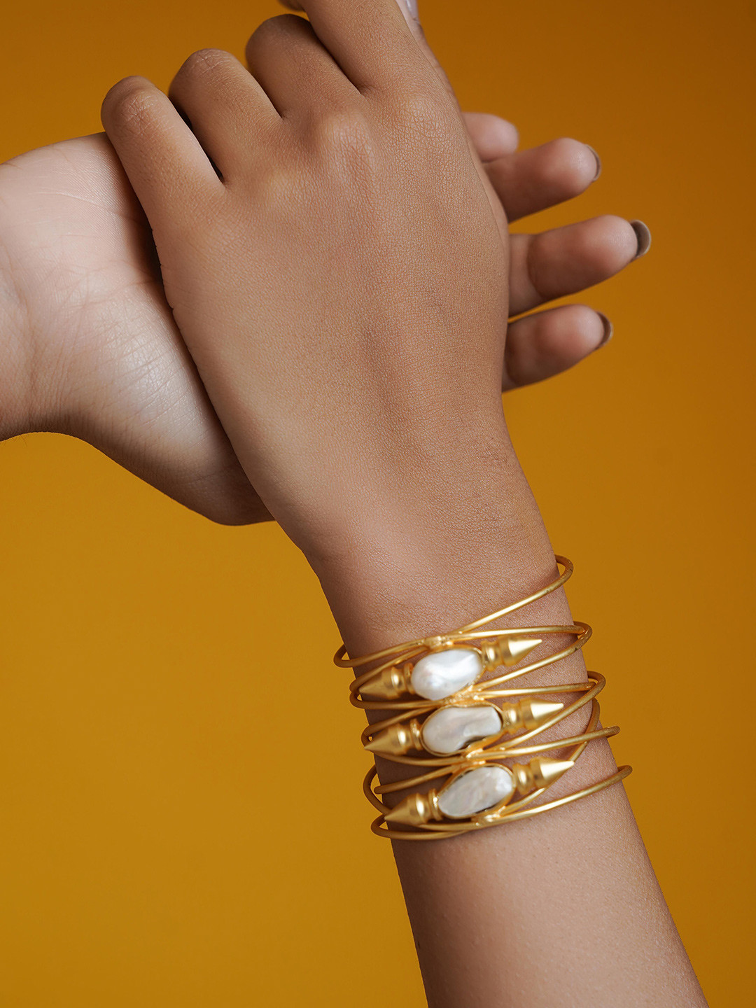 ROYAL PITARAH Women Brass Onyx Handcrafted Gold-Plated Cuff Bracelet