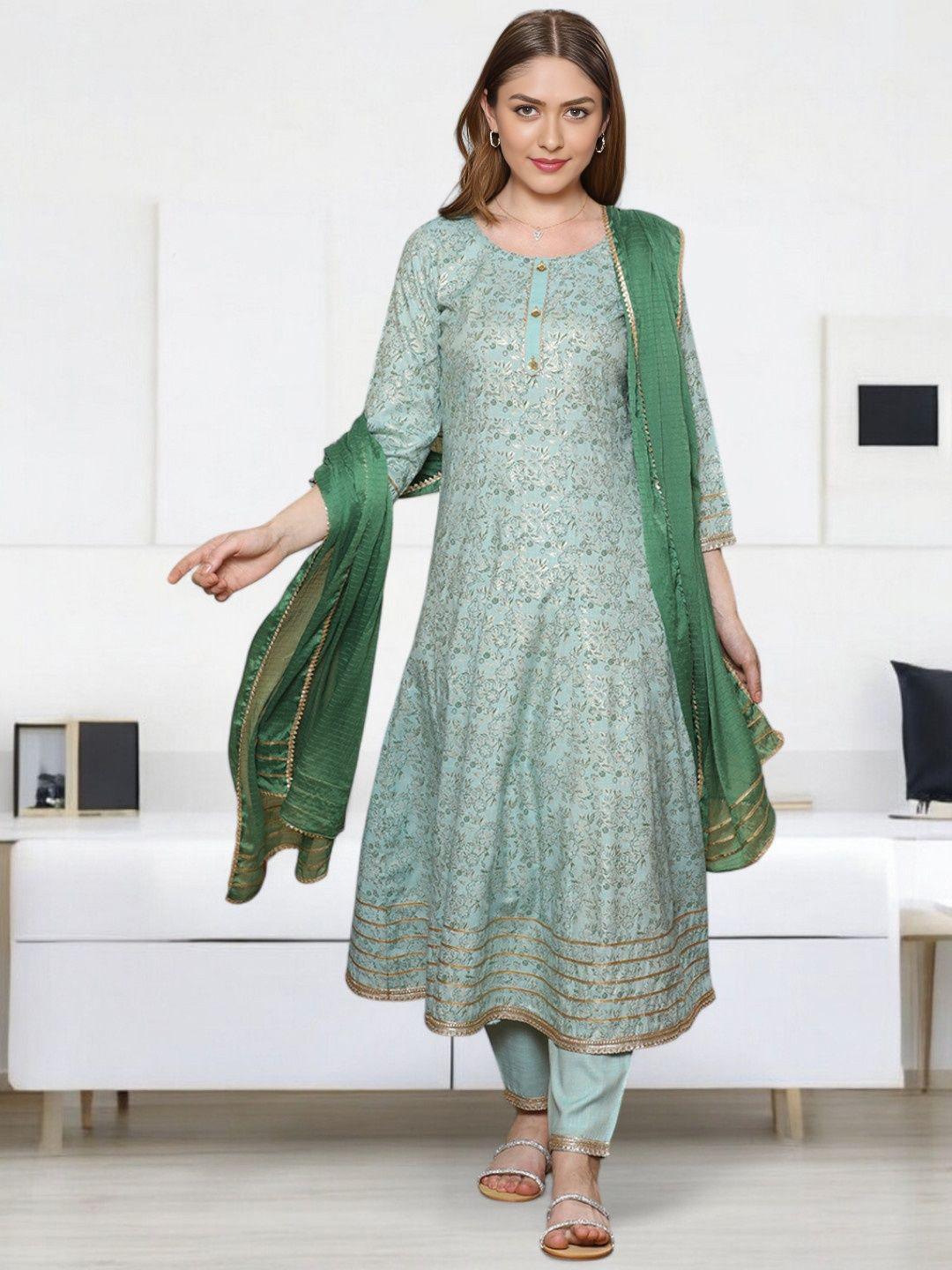 Jeff co-op Women Floral Printed Panelled Gotta Patti Kurta with Trousers & With Dupatta