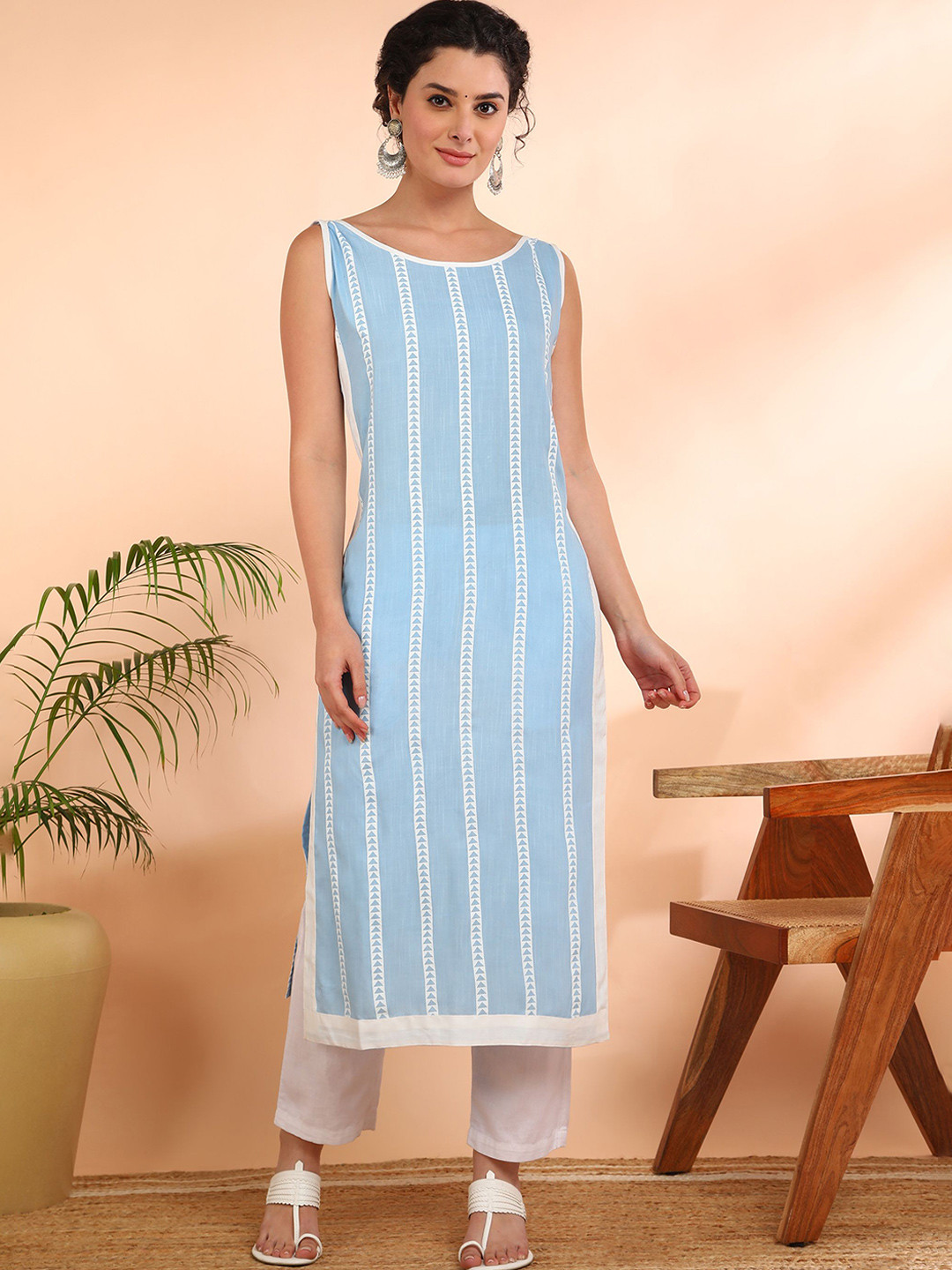 Maaesa Women Printed Thread Work Kurta