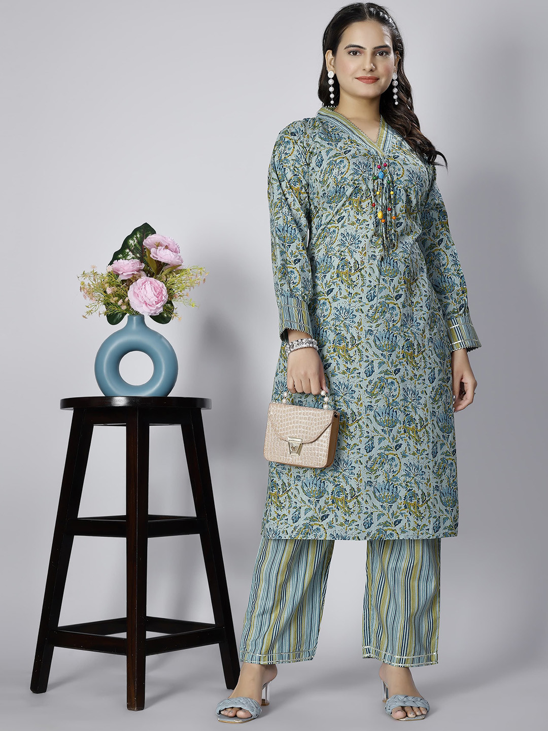 NAY Women Floral Printed Regular Pure Cotton Kurta with Pyjamas