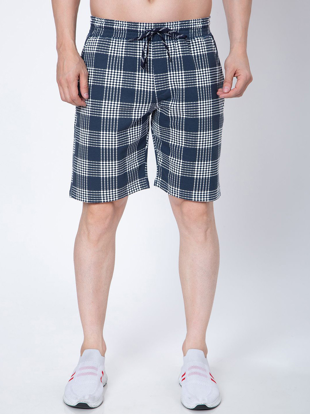 Sparky Men Checked Outdoor Sports Shorts with Technology